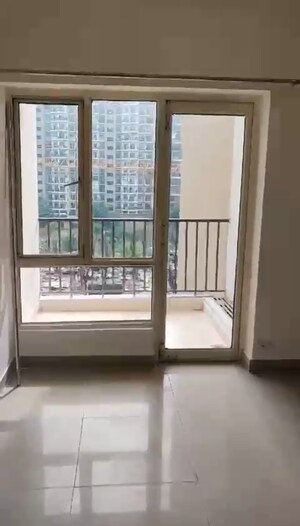 Room in 3 BHK Apartment at Panchsheel Greens II, Sector 16 Greater Noida – for Sale