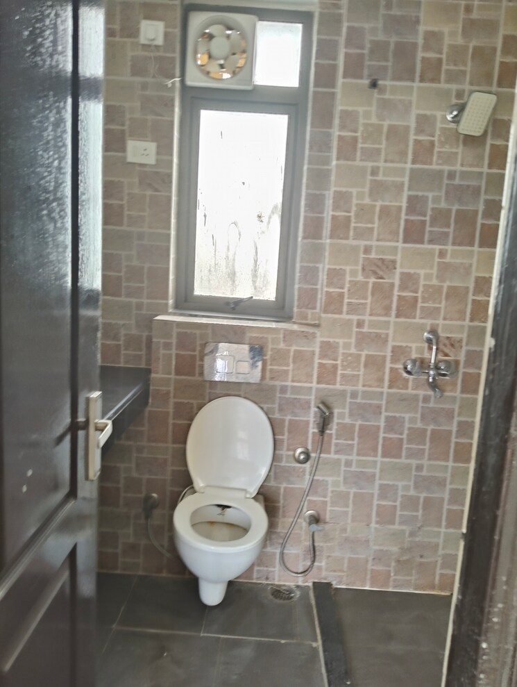 Attached Bathroom, unitech-the-residences-sector-33 2 Bedroom 1060 Sq.Ft. Apartment In Sector 33 Gurgaon 8977844