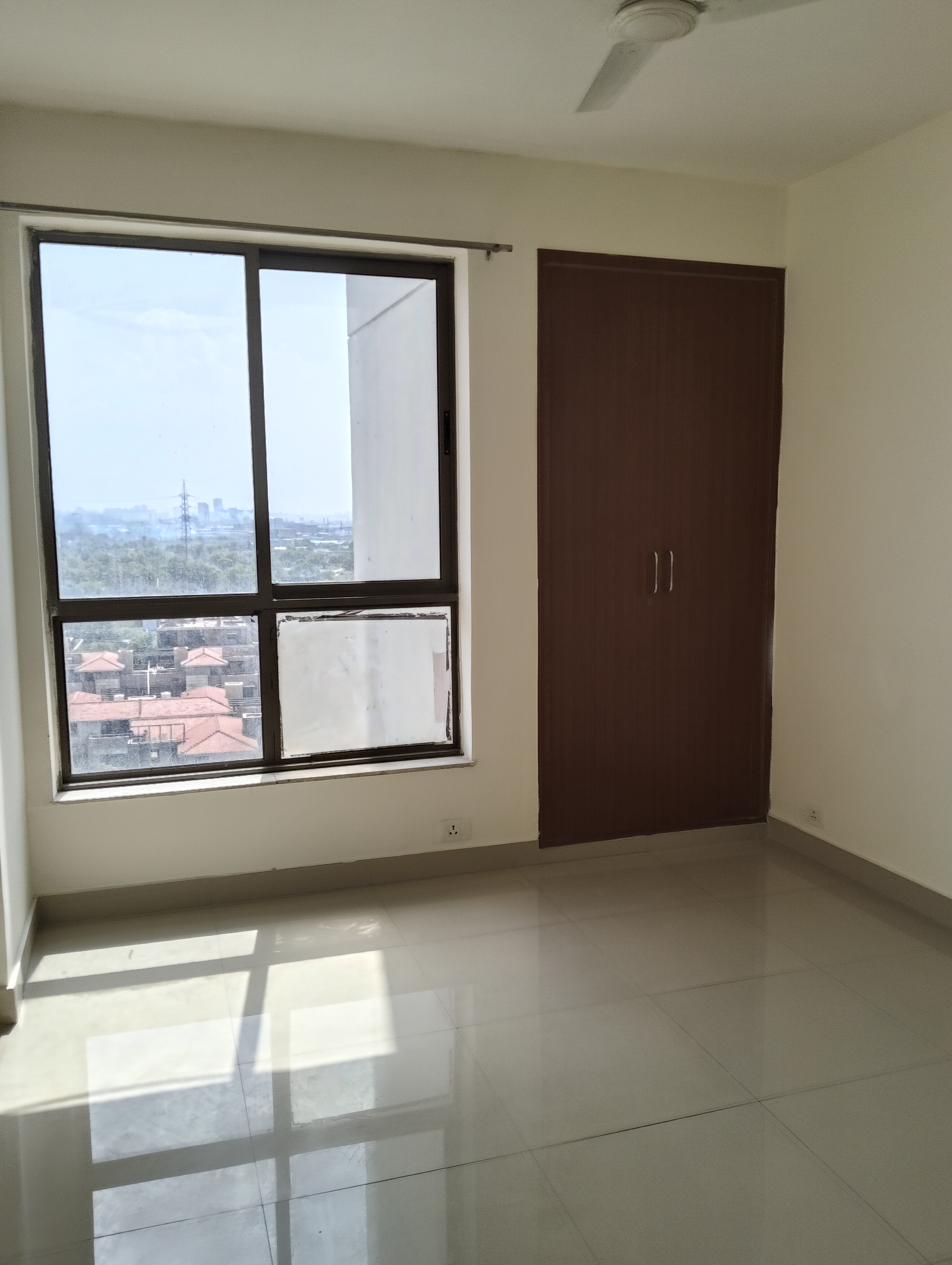 2 BHK + Extra Room 1060 Sq.Ft. Apartment in Unitech The Residences Sector 33