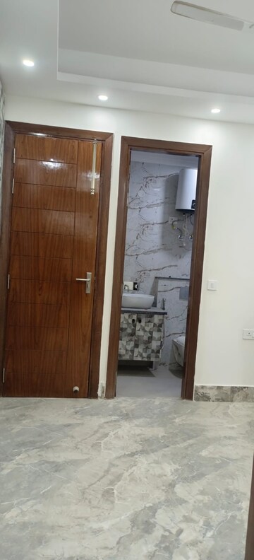 Room in 3 BHK Builder Floor at Freedom Fighters Enclave – for Rent