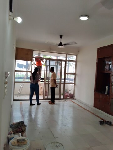 Room in 2 BHK Apartment at Ansal Sushant Estate, Sector 52 – for Rent