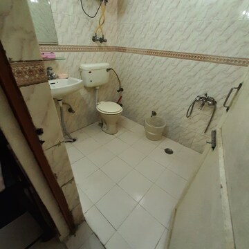 Bathroom in 1 RK Builder Floor at Lajpat Nagar ii – for Rent