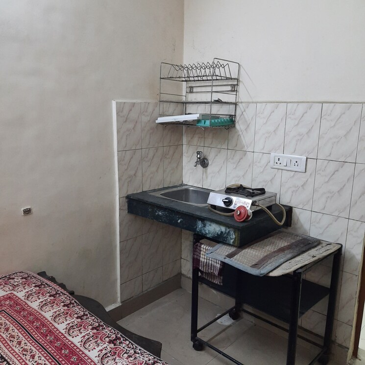  Parking, lajpat nagar ii 1 RK 250 Sq.Ft. Builder Floor In Lajpat Nagar ii Delhi 8977952