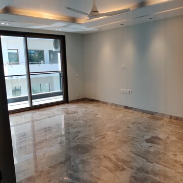 Room in 4 BHK Builder Floor at Sushant Lok I – for Rent
