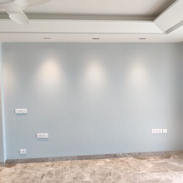 Room in 4 BHK Builder Floor at Sushant Lok I – for Rent