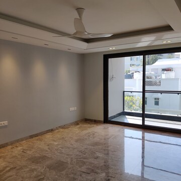 Room in 4 BHK Builder Floor at Sushant Lok I – for Rent
