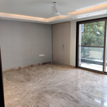 Room in 4 BHK Builder Floor at Sushant Lok I – for Rent