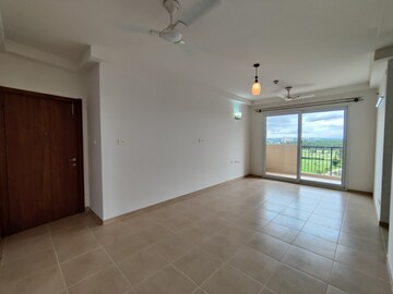 Room in 2 BHK Apartment at Bhartiya City Nikoo Homes II, Thanisandra Main Road – for Rent