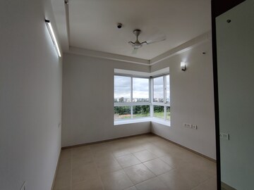 Room in 2 BHK Apartment at Bhartiya City Nikoo Homes II, Thanisandra Main Road – for Rent