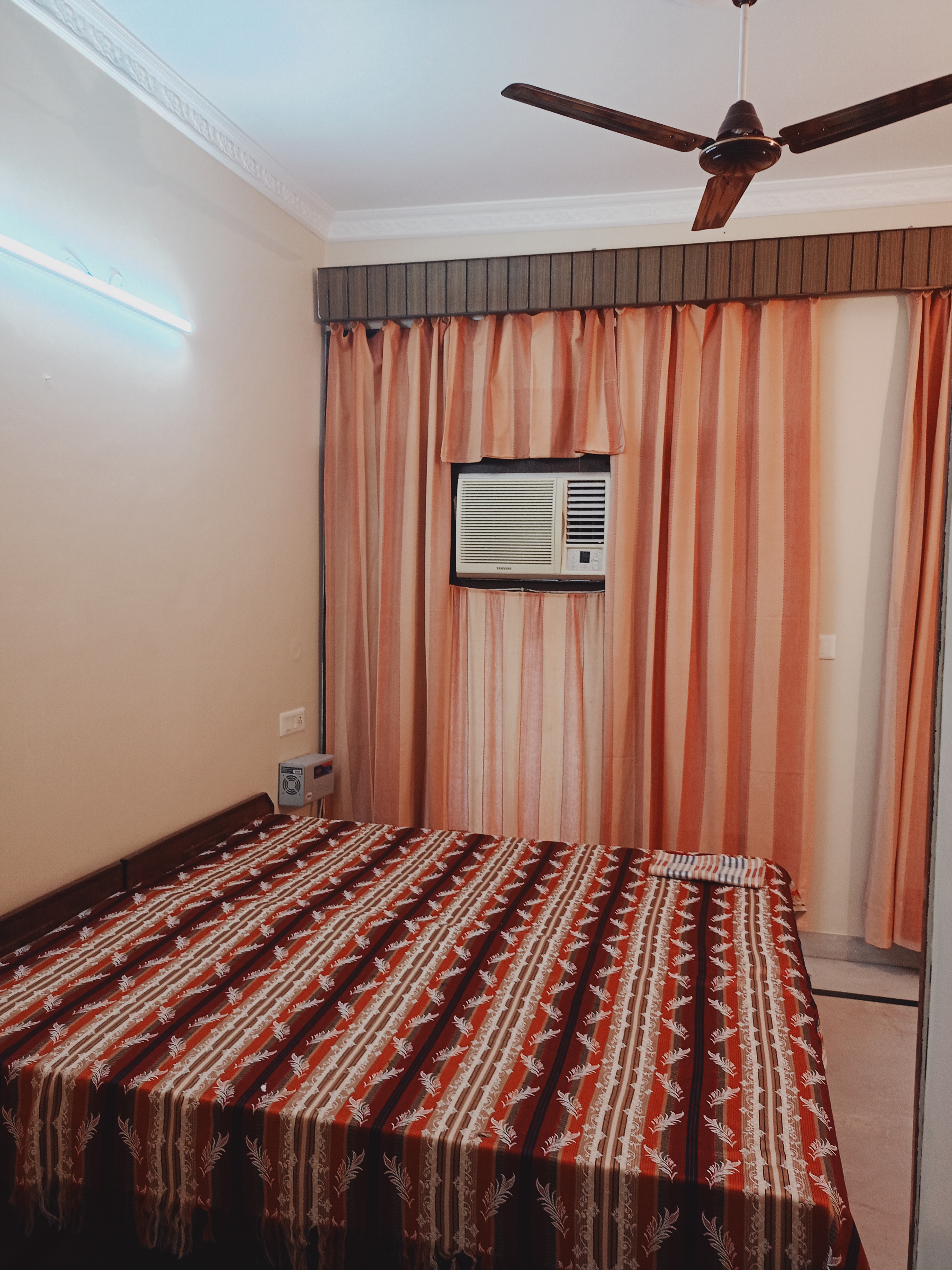 1 BHK Independent House For Rent in Sector 4