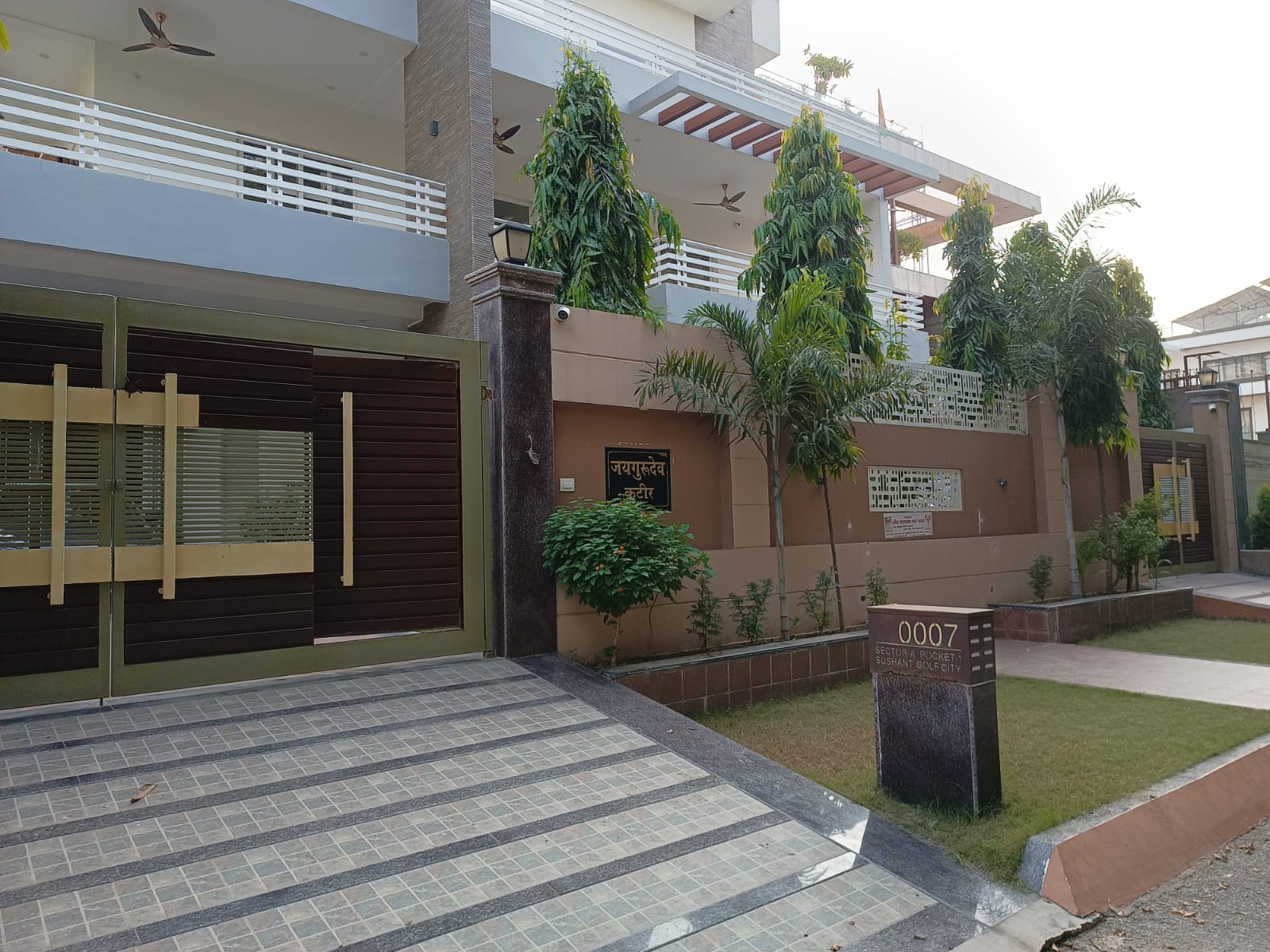 1 Rk  500 Sq.Ft. Villa in Ansal Sushant Golf city