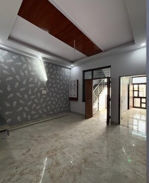 Room in 3 BHK Builder Floor at Sector 35 – for Sale