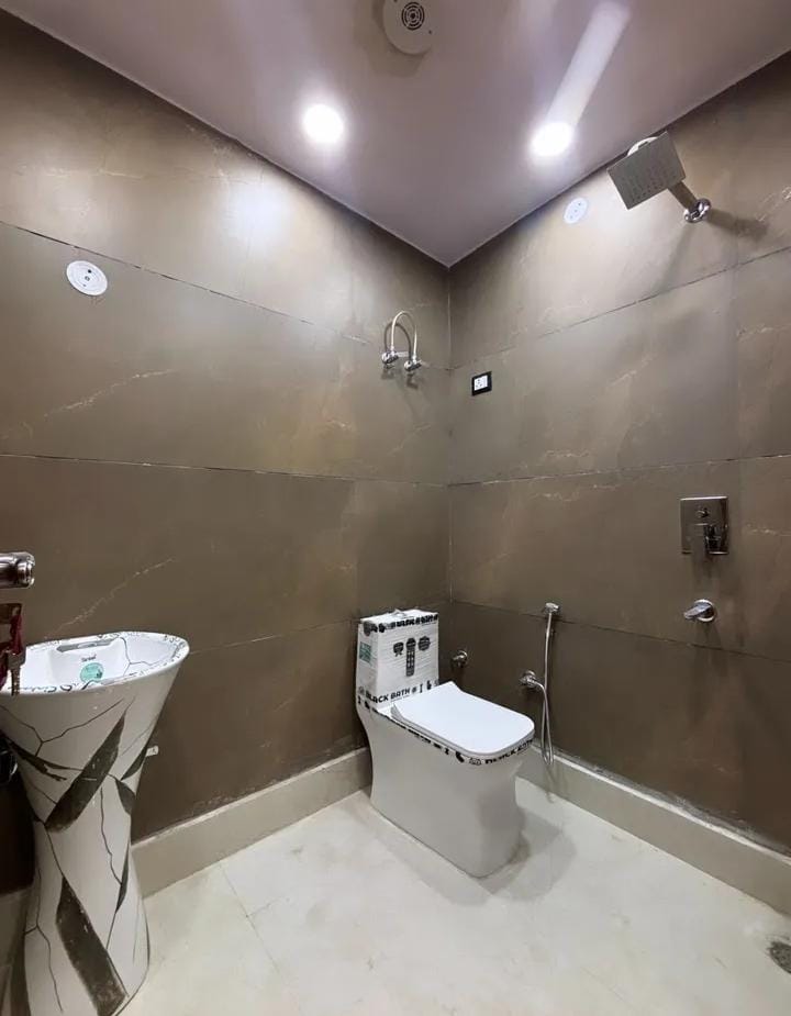 2.5 BHK + Servant Room Builder Floor For Rent in Building Floor 
