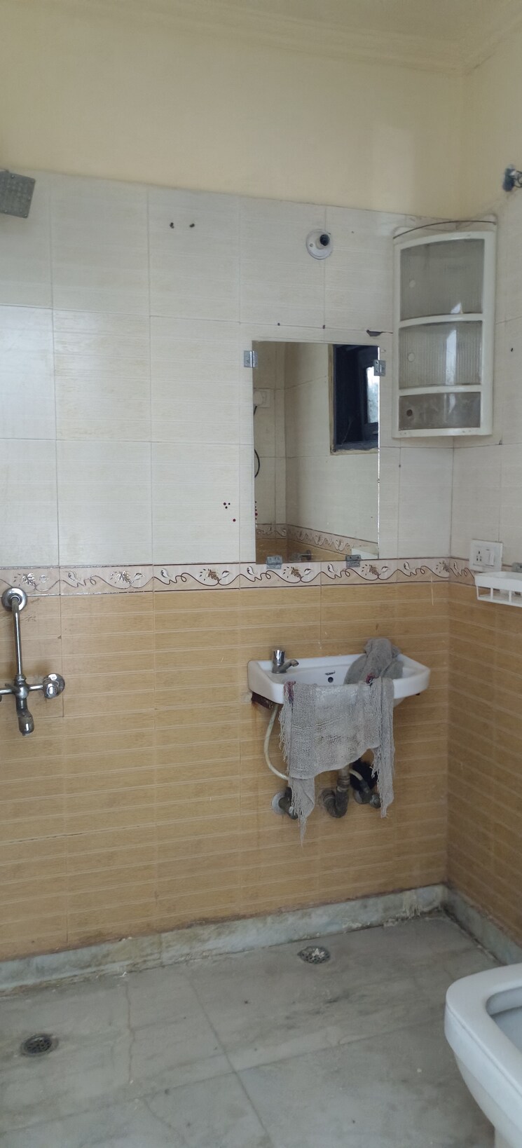 Bathroom, freedom fighters enclave 2 Bedroom 900 Sq.Ft. Builder Floor In Freedom Fighters Enclave Delhi 8978047
