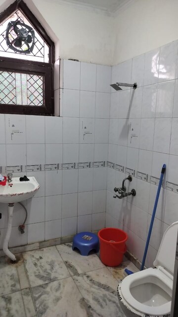 Bathroom in 3 BHK Builder Floor at Nest Floor I, Green Fields Colony – for Rent