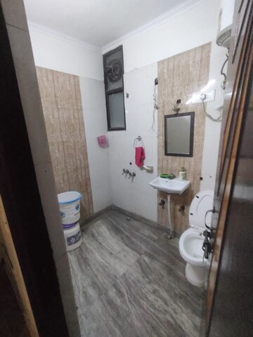 Bathroom in 3 BHK Builder Floor at Nest Floor I, Green Fields Colony – for Rent