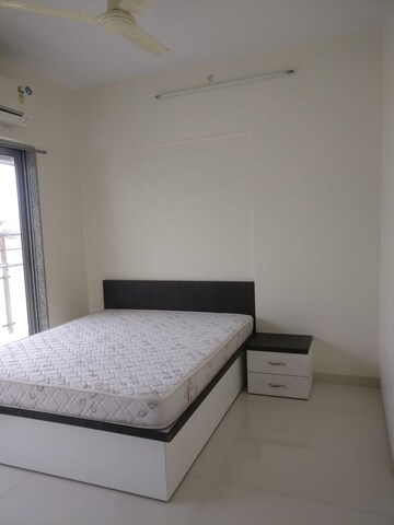 Bedroom in 2 BHK Apartment at Vile Parle East – for Rent