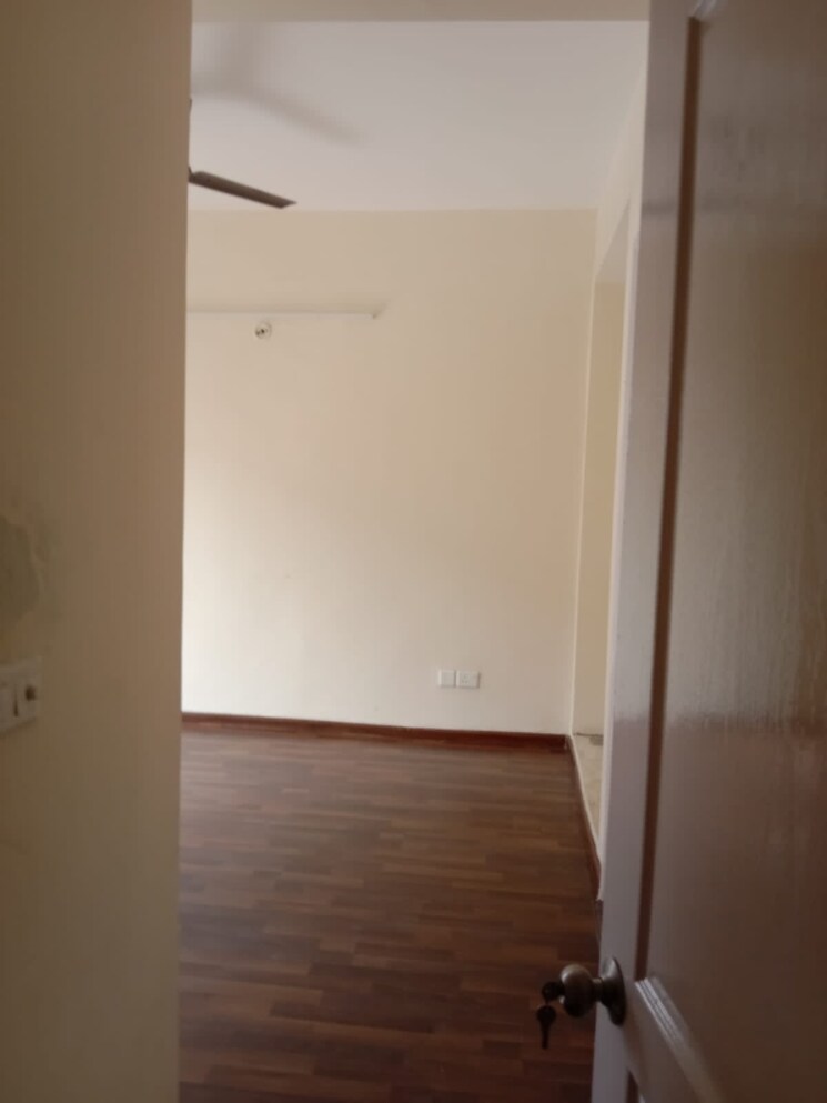 Room, paras-seasons 2 Bedroom 830 Sq.Ft. Apartment In Sector 168 Noida 8978232