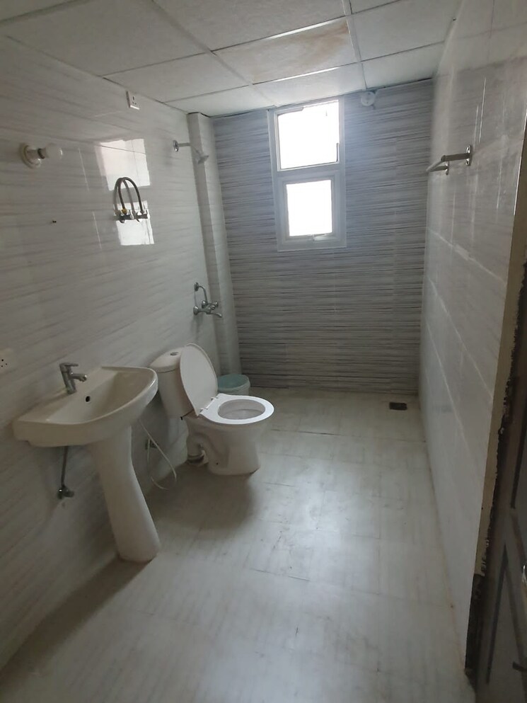 Bathroom, omaxe-r2 3 Bedroom 1775 Sq.Ft. Apartment In Gomti Nagar Lucknow 8978299
