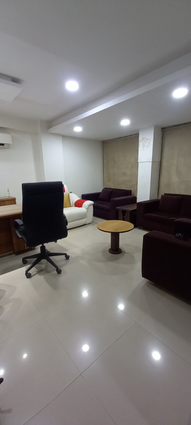 Team Area, navrangpura Commercial Office Space 2500 Sq.Ft. In Navrangpura Ahmedabad 8978291