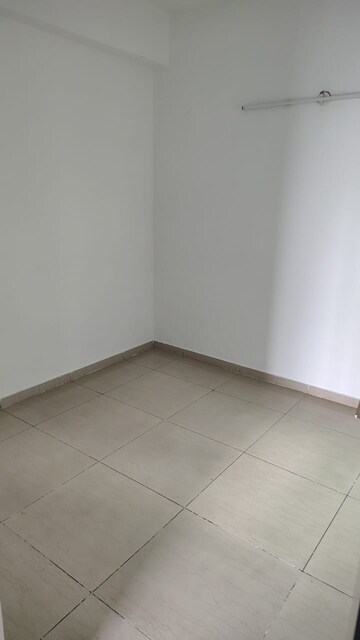 Room in 2 BHK Apartment at Supertech Cape Town, Sector 74 – for Rent
