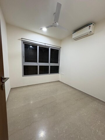 Room in 2 BHK Apartment at Piramal Vaikunth, Balkum Pada – for Rent