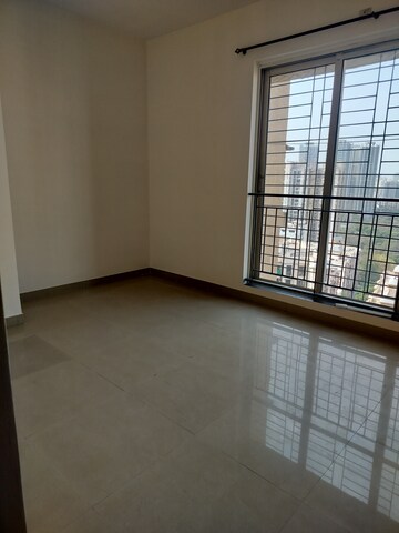 Room in 2 BHK Apartment at Rustomjee Athena, Majiwada – for Rent