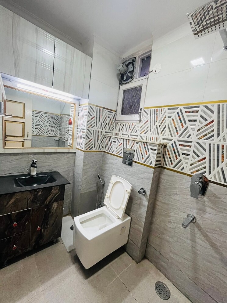 Bathroom, freedom fighters enclave 1 Bedroom 400 Sq.Ft. Apartment In Freedom Fighters Enclave Delhi 8978456