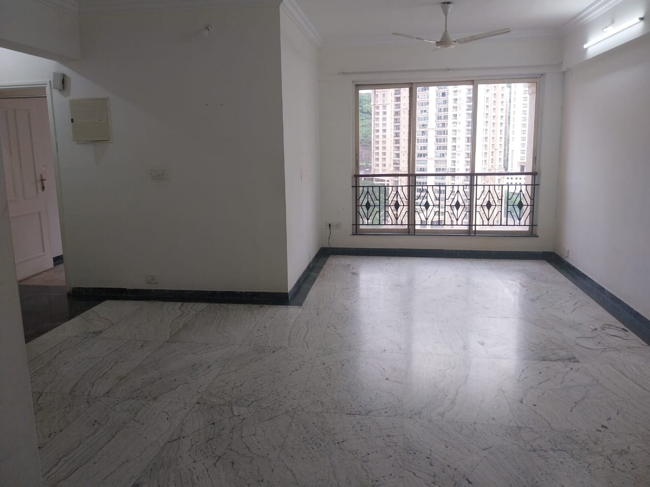 2 BHK Apartment For Rent in Hiranandani Gardens Glen Height