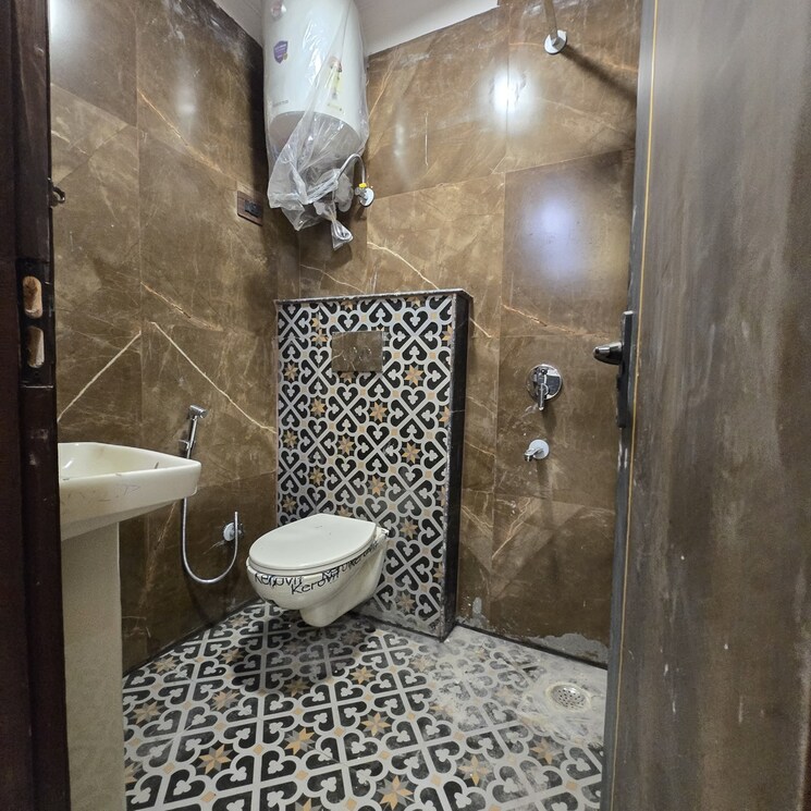 Bathroom, risland-sky-mansion 3 Bedroom 1300 Sq.Ft. Builder Floor In Chattarpur Delhi 8978536