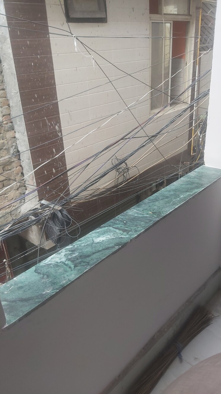 Balcony, mayur vihar Commercial Office Space 550 Sq.Ft. In Mayur Vihar Delhi 8978563