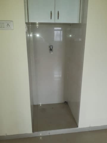 Furnished Amenities in 3.5 BHK Apartment at Mulund West – for Rent
