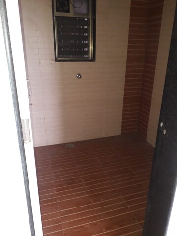 Bathroom in 3.5 BHK Apartment at Mulund West – for Rent