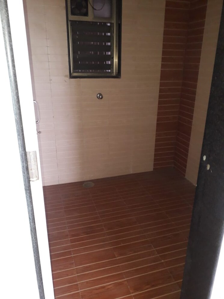 Bathroom, mulund west 3.5 Bedroom 1500 Sq.Ft. Apartment In Mulund West Mumbai 8978597