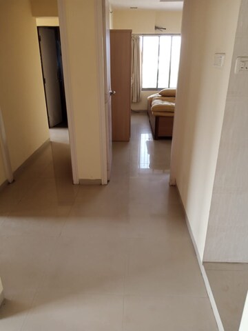 Room in 3.5 BHK Apartment at Mulund West – for Rent