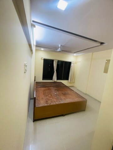 Furnished Amenities in 3.5 BHK Apartment at Mulund West – for Rent