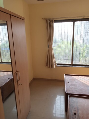 Team Area in 3.5 BHK Apartment at Mulund West – for Rent