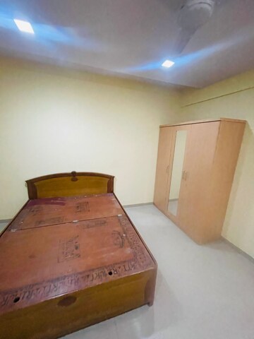 Living Room in 3.5 BHK Apartment at Mulund West – for Rent