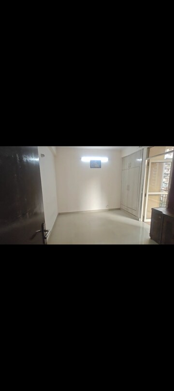 Room in 2 BHK Apartment at Ascent Savy Ville De, Raj Nagar Extension – for Rent