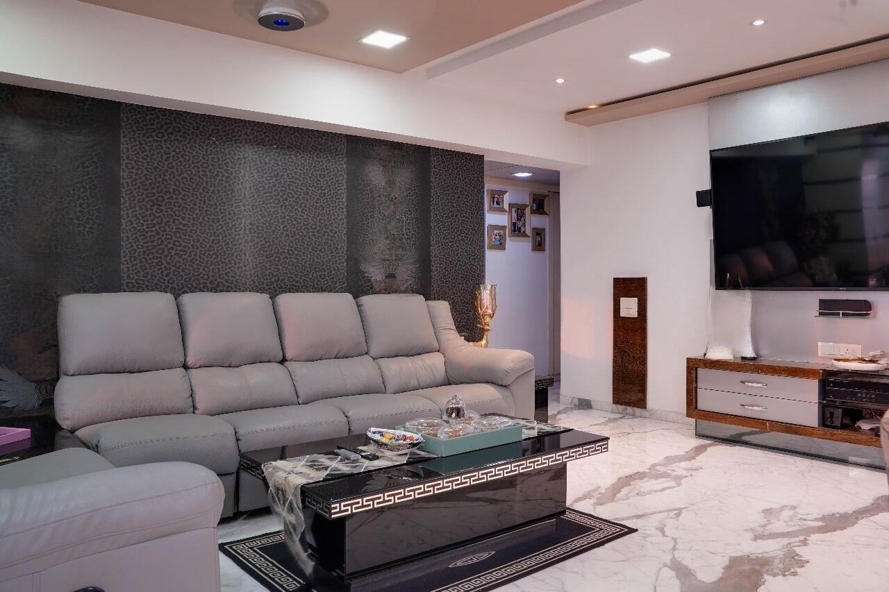 4 BHK + Servant Room,Study Room Apartment For Sale in Sai Sadan Lower Parel