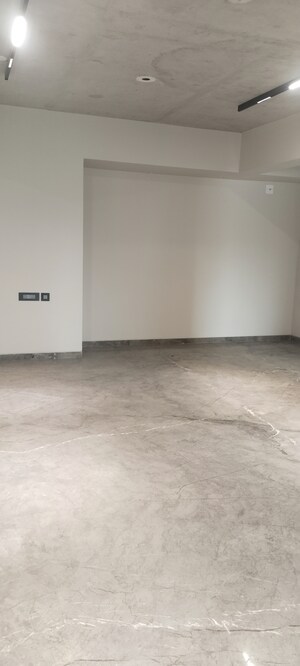 Room in 4 BHK Apartment at Aaryarath Vibgyor, Satellite – for Sale