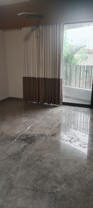 Room in 4 BHK Apartment at Aaryarath Vibgyor, Satellite – for Sale