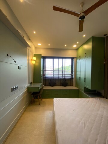 Room in 3 BHK Apartment at Shapoorji Pallonji Vicinia, Powai – for Rent