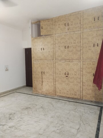Room in 1.5 BHK Independent House at Sector 34 – for Rent