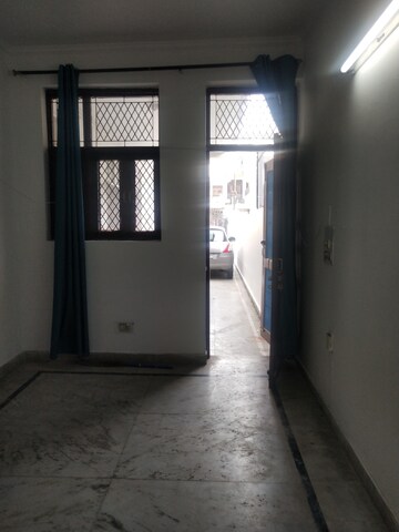 Room in 1.5 BHK Independent House at Sector 34 – for Rent