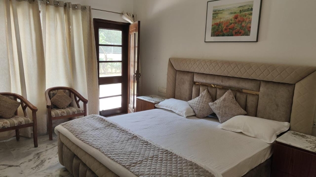 6+ BHK + Pooja Room,Servant Room,Study Room,Extra Room Independent House For Sale in Sector 10