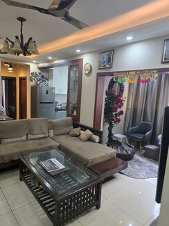 2 BHK Apartment For Sale in Paramount Floraville