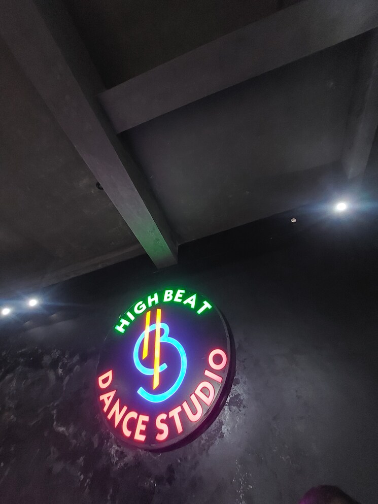  Parking, indira nagar Commercial Office Space 2000 Sq.Ft. In Indira Nagar Lucknow 8978751