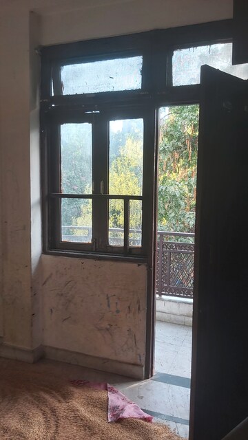Room in 2.5 BHK Builder Floor at Mayur Vihar – for Rent