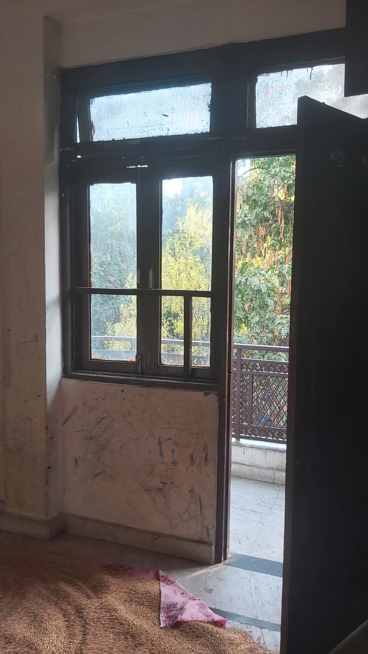 Room, mayur vihar 2.5 Bedroom 550 Sq.Ft. Builder Floor In Mayur Vihar Delhi 8978792